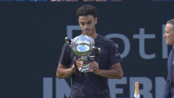 Hu_230701_Deporte_Tenis_News_Tenis_Cerundolo_Premiacion