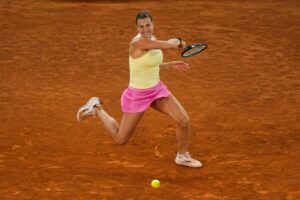 sabalenka_fore_madri_saibro_noite-1024x683
