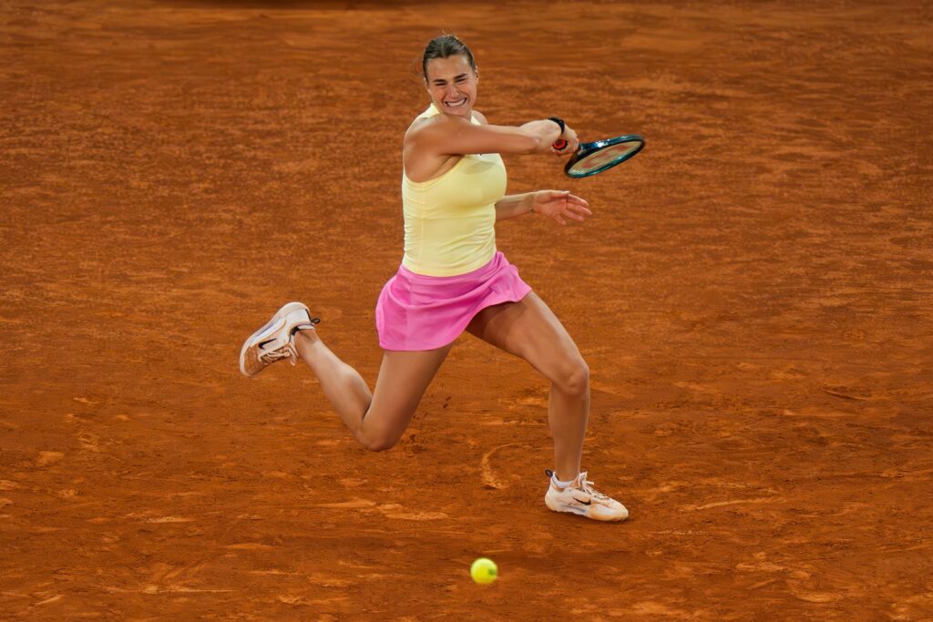 sabalenka_fore_madri_saibro_noite-1024x683