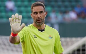 desde-espana-escribieron-una-informacion-importante-sobre-el-guardameta-nacional-que-no-seguiria-en-el-futbol-1703705511