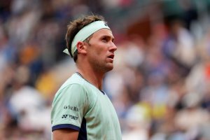 CasperRuud-DeuxiemetourRoland-Garros2025-JulienCrosnierFFT-scaled-1200x800