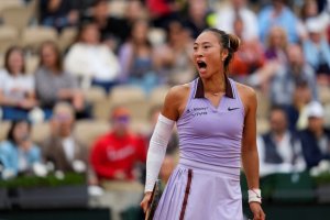 QinwenZhengDeuxiemetourRoland-Garros2025-1024x683