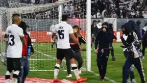 colo-colo-hinchas-invaden-cancha_862x485