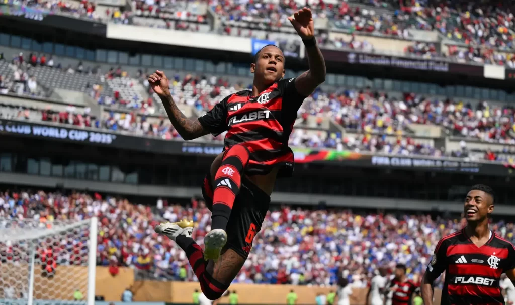 CR-Flamengo-v-Chelsea-FC-Group-D-FIFA-Club-World-Cup-2025 (1)