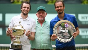 bublik-becker-medvedev-halle-2025-trophy