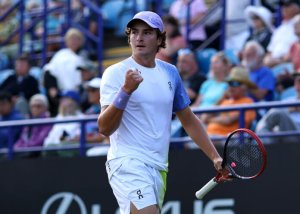 gettyimages-fonseca-eastbourne-1-696x496