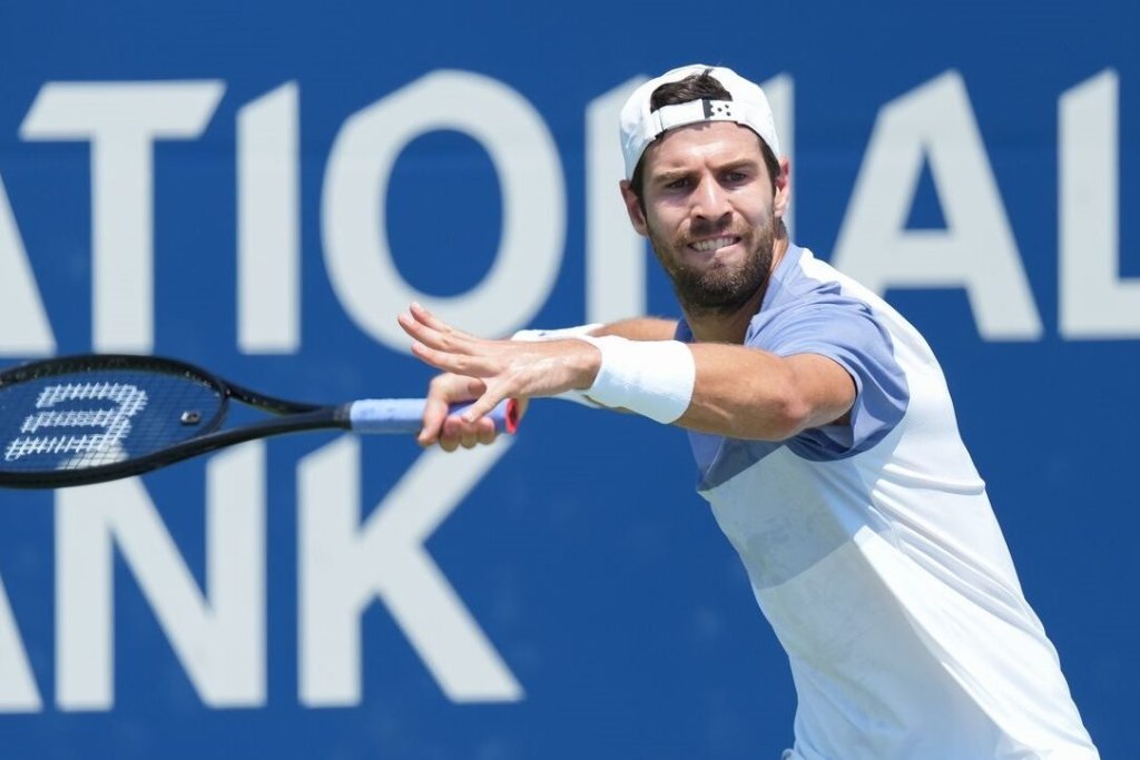 khachanov_toronto_fore-1084x723