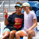 US Open: Avanzan a cuartos con exhibiciones Iga Swiatek, Amanda Anisimova y Naomi Osaka.