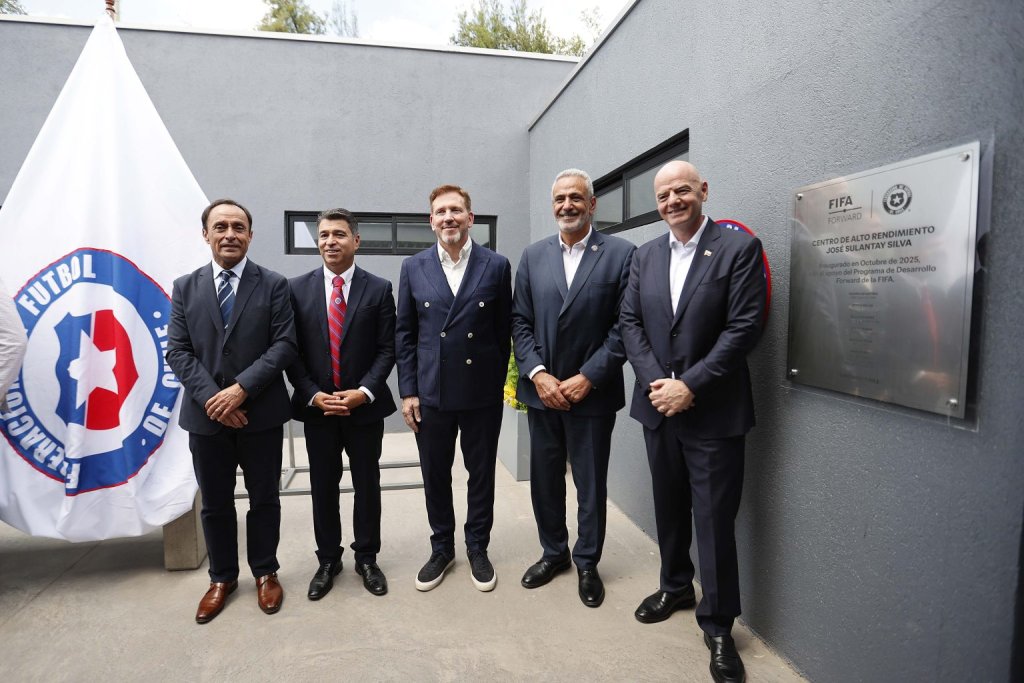 Inauguracion-CAR-Jose-Sulantay-Silva-FFCH-Comunicaciones-FFCH-x-FIFA-10-1536x1024