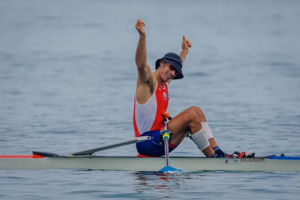 Ignacio-Abraham-M1x-Remo-_-Foto_-Oscar-Munoz-Team-Chile4-1536x1024