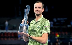 gettyimages-medvedev-brisbane-champions-1-696x433