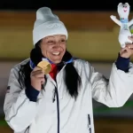 Juegos Olímpicos de Invierno: Hace historia al ganar un oro con 41 años y dos hijos sordos, uno con síndrome de Down