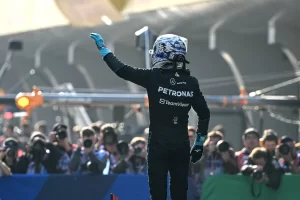 george-russell-se-queda-con-la-pole-de-la-carrera-sprint-de-china-checo-saldra-en-ultimo-lugar_02465fda-d23e-4e79-8e8c-158f08af65d1_medialjnimgndimage=fullsize