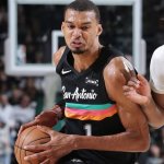 NBA: Wemby le dio el golpe final a Milwaukee Bucks