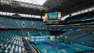 gettyimages-hard-rock-stadium-rain-1