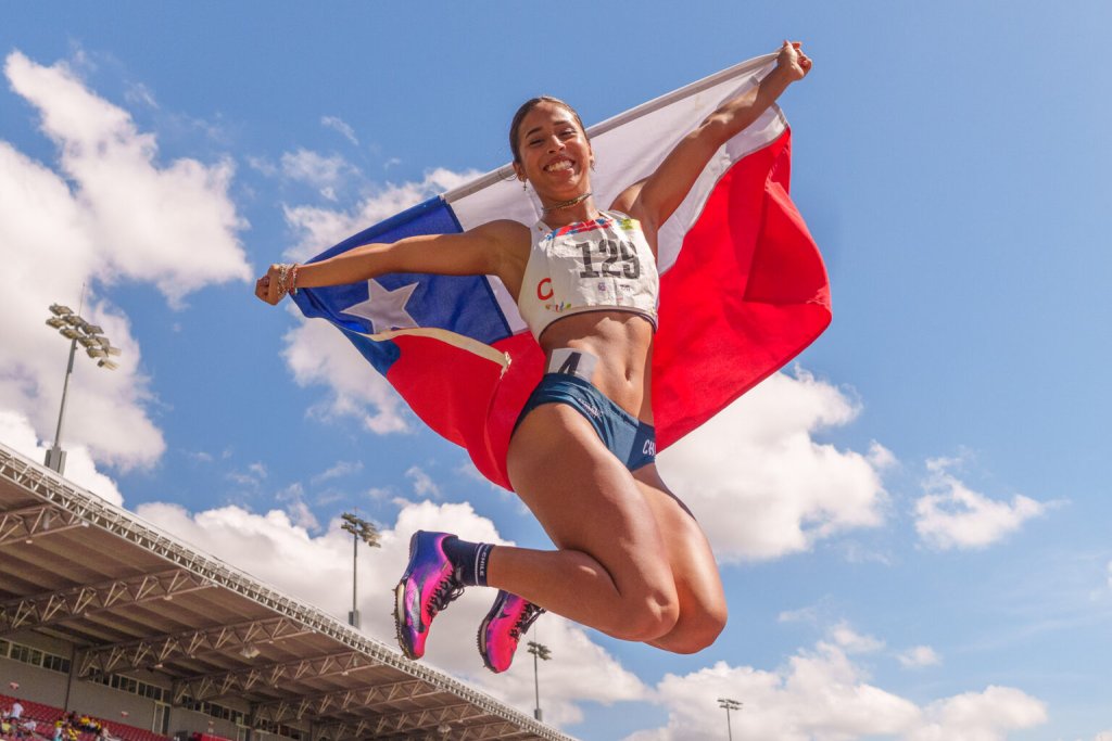 Roxana-Ramirez-Atletismo-100-Mts-Credito-Oscar-Munoz-Badilla-Team-Chile-2-1-1536x1024