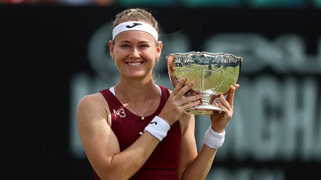 Bouzkova-levanta-título-Nottingham-estrena-mejor-ránking