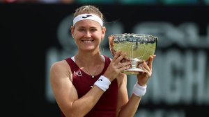 Bouzkova-levanta-título-Nottingham-estrena-mejor-ránking