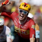 Tour de Francia: Noruego Soren Waerenskjold vuela en la etapa más rápida de la historia