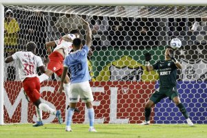 1-0. Bragantino, de cabeza a octavos tras imponerse a un Cristal con diez