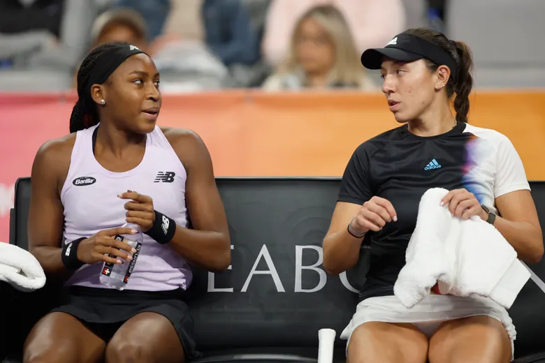 urn-publicid-ap-org-2c189802032f82369852a4d240921837WTA_Finals_Tennis_28398