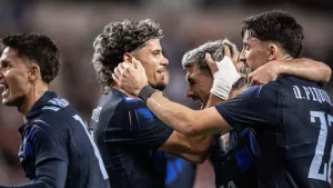 jugadores-de-uruguay-celebrando-el-segundo-g_2746760_20260928114720