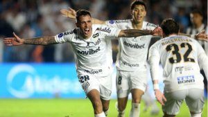 santos-impone-su-ley-en-vila-belmiro-y-deja-al-atletico-mineiro-contra-las-cuerdas-1356555