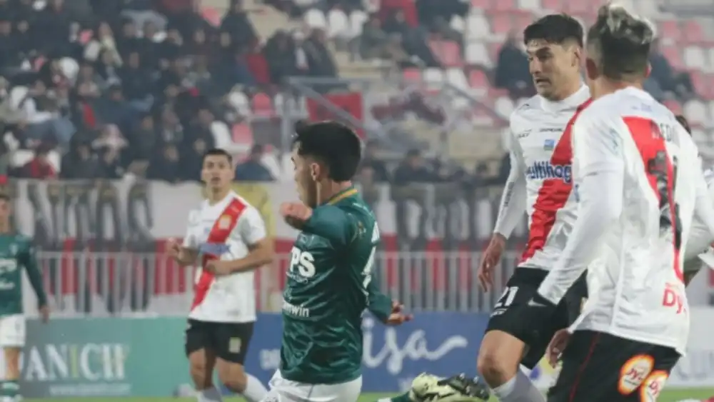 curico-unido-sorprendio-a-santiago-wanderers-con-una-remontada-en-valparaiso-y-sumo-tres-puntos-clave